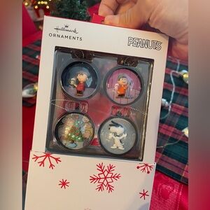 Set of 4 Hallmark Peanuts Mini Christmas Ornaments 🎄- NWOT